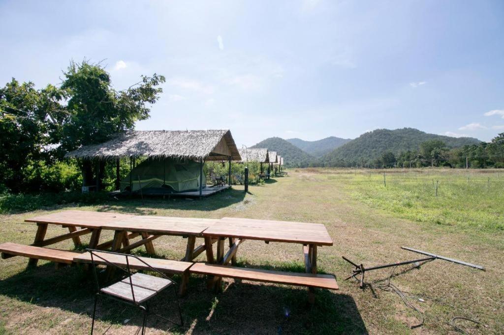 Oyo 75374 Baan Rak Mai Hotel Kanchanaburi City Exterior photo